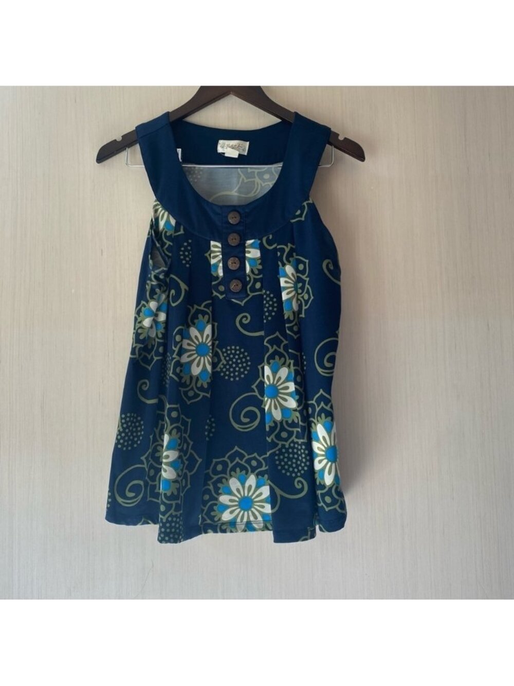 Belle du Jour Women’s Floral Navy Lightweight Stretch Tank Size Large